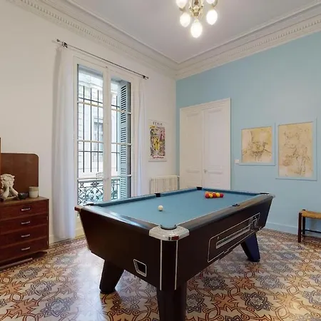 Charming Downtown Pool & Billiards Villa *
