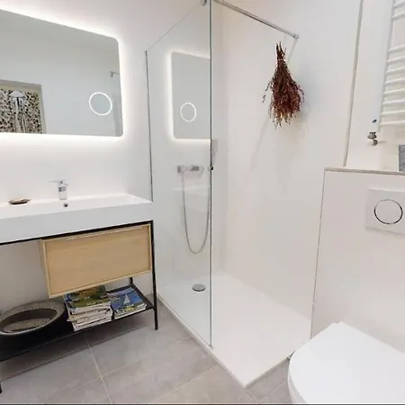 Charming Downtown Pool & Billiards Villa *