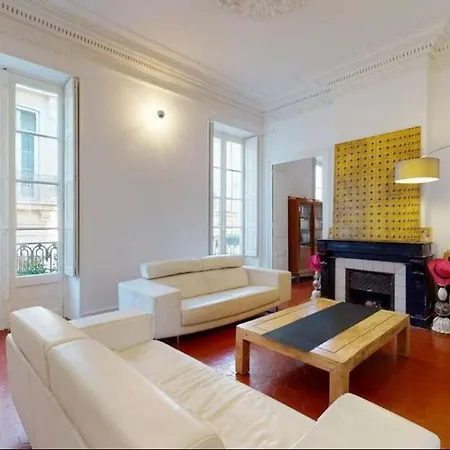 Charming Downtown Pool & Billiards Villa Nimes
