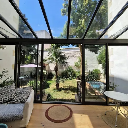 Charming Downtown Pool & Billiards Villa