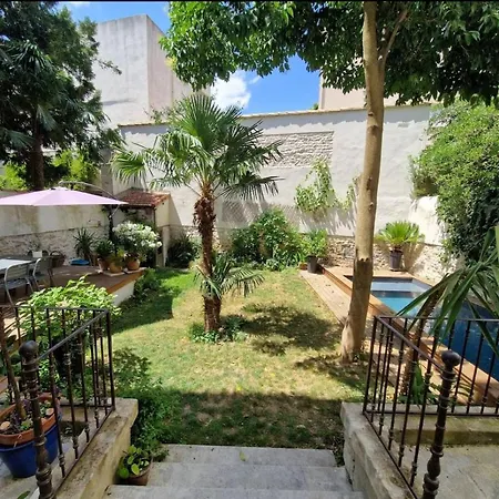 Charming Downtown Pool & Billiards Villa *